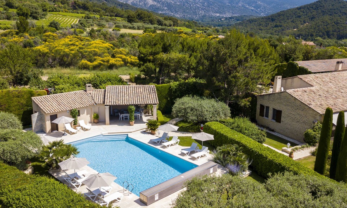 Crillon-le-Brave House | Traditional farmhouse with heated swimming pool at the foot of the Mont Ventoux