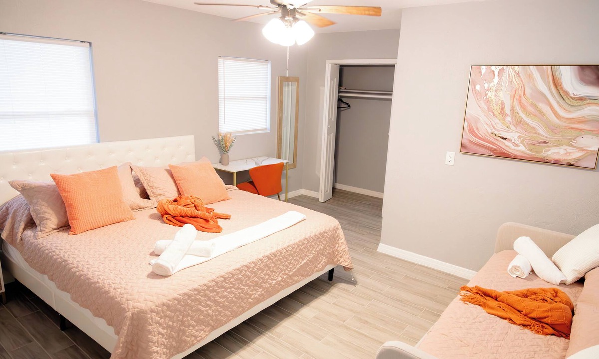Crystal Lake House | Tranquil Florida Getaway, Garden & Courtyard View