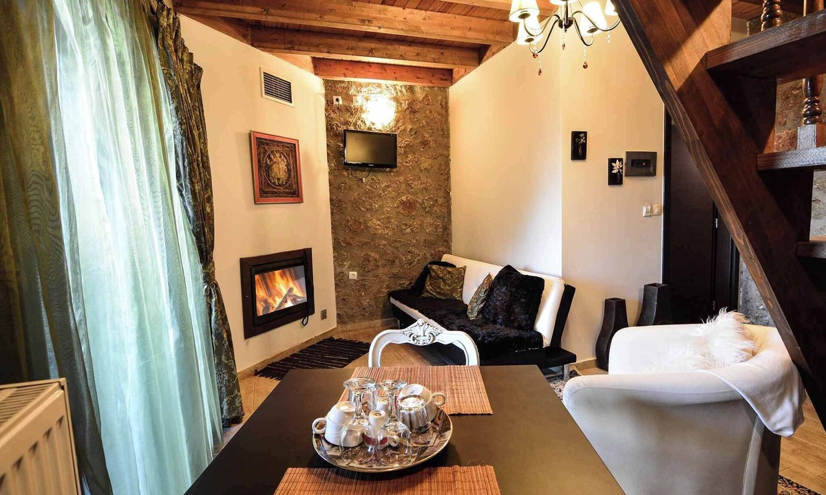 Mesaia Trikala Bed & Breakfast | Trikalon Muses Art Suites - Polumnia Cozy Loft