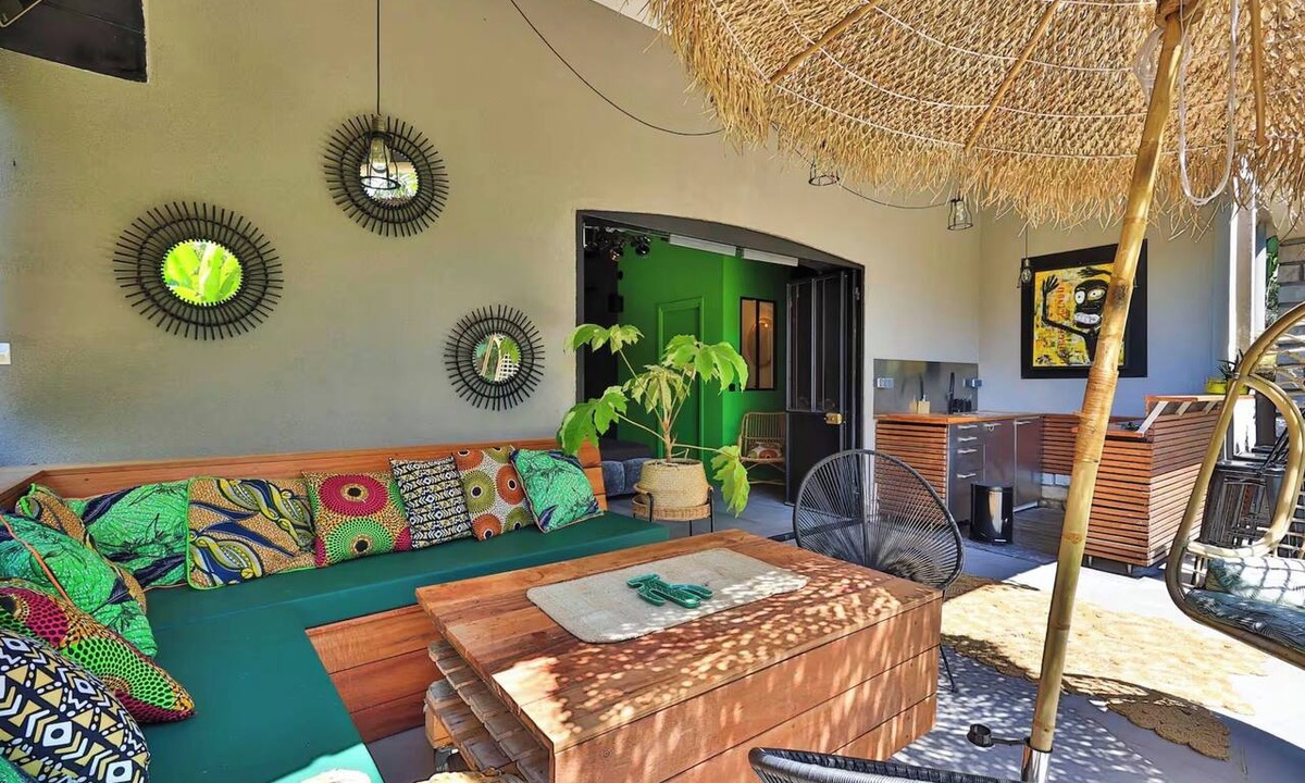 Hyeres City Centre Apartment | Tropical lagoon studio