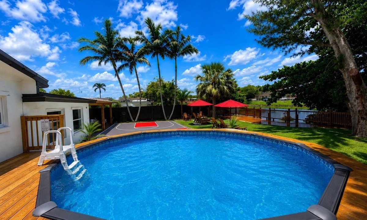 Kendale Lakes Bed & Breakfast | Tropical Lakehouse Escape in Miami neighborhood