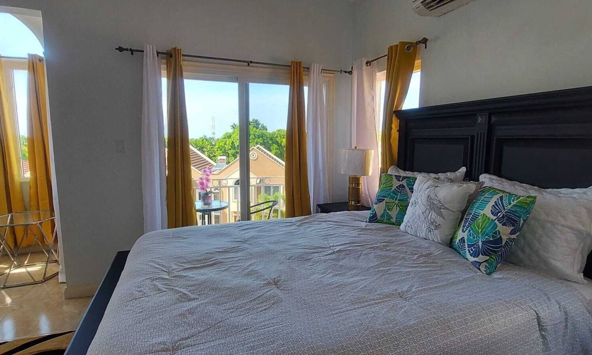 Ocho Rios House | Tropical Luxury 2 bedroom Jamaican townhouse