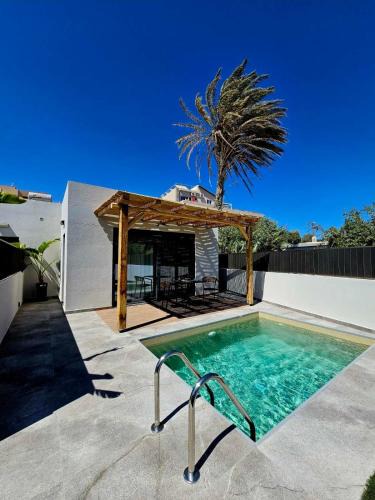 Malevizi Apartment | Tropical Suites With Private Plunge Pools
