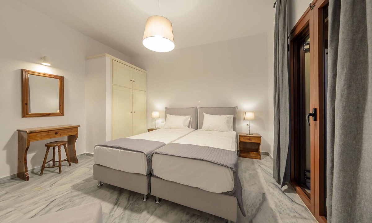 Kalamaki Apartment | Two-bedroom Apartment With Balcony