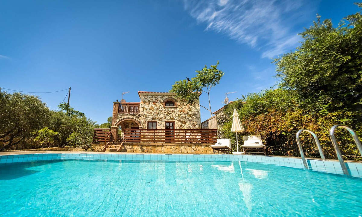 Akrotiri Villa | Two-Storey Villa with Private Pool