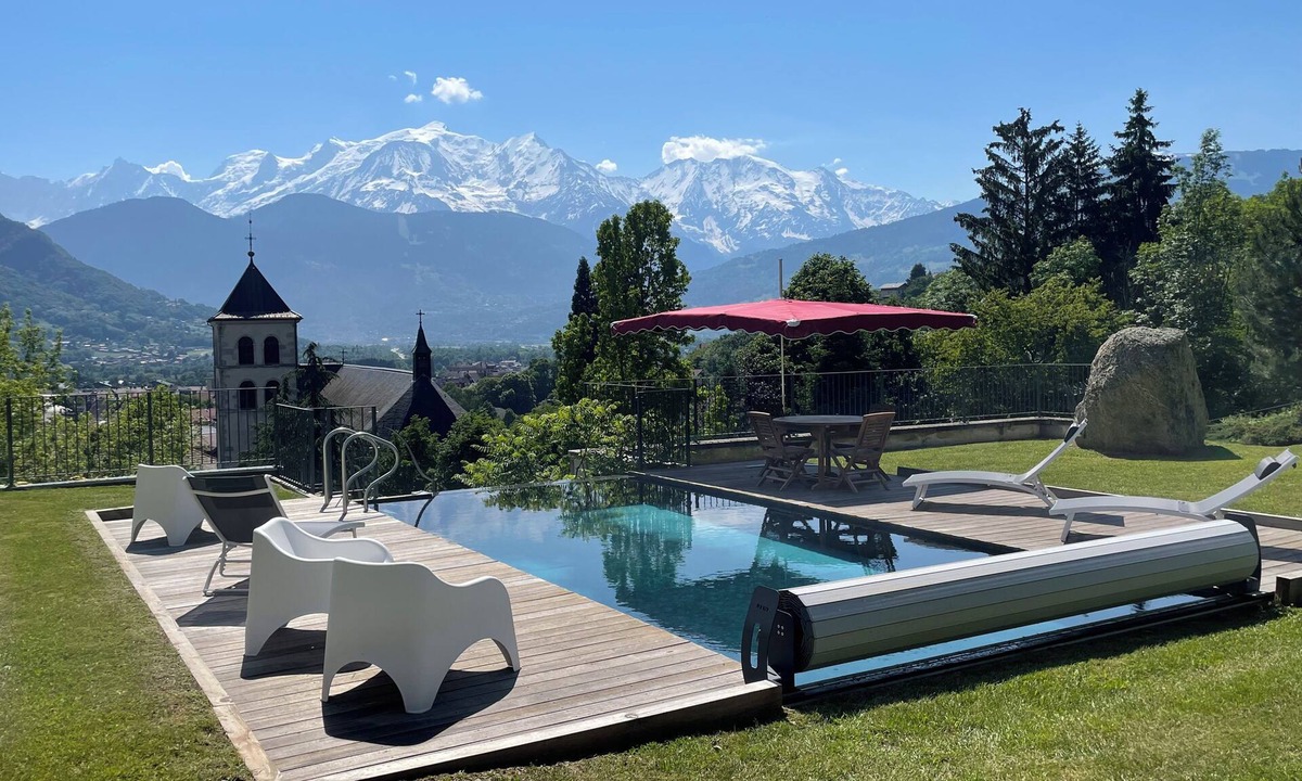 Sallanches Apartment | Un Étage Complet Dans une Tour Médiévale Rénovée au Cœur du Pays du Mont-blanc