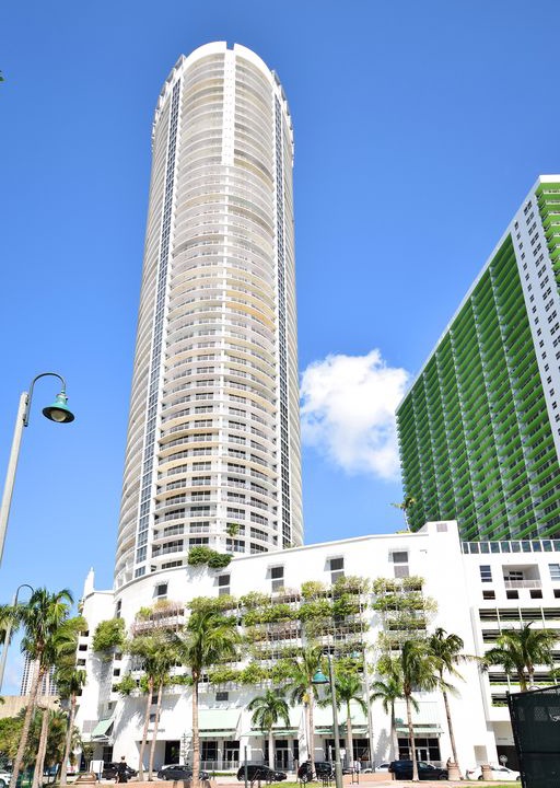Town Square Apartment | Unique & Stylish Apt in the Heart of Miami Bayview