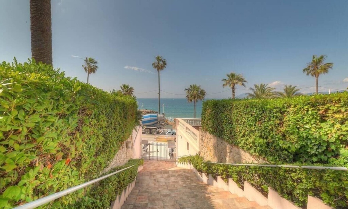Le Suquet Apartment | Upstays Beachfront Calm 45m² Apartment
