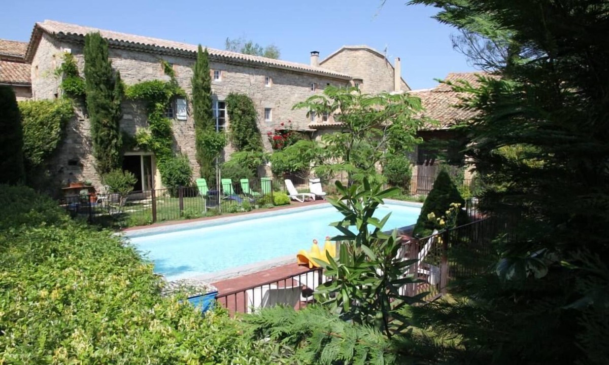 Saint-Cesaire-de-Gauzignan Cottage | "Vacances chez l'antiquaire" JACUZZI - SWIMMING POOL " 10 CH. 15 PERS -400 M2