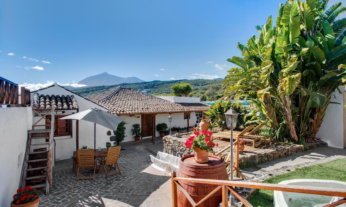 El Tanque Apartment | Vacation 'Casa Guimar' with Sea View, Wi-Fi and Air Conditioning