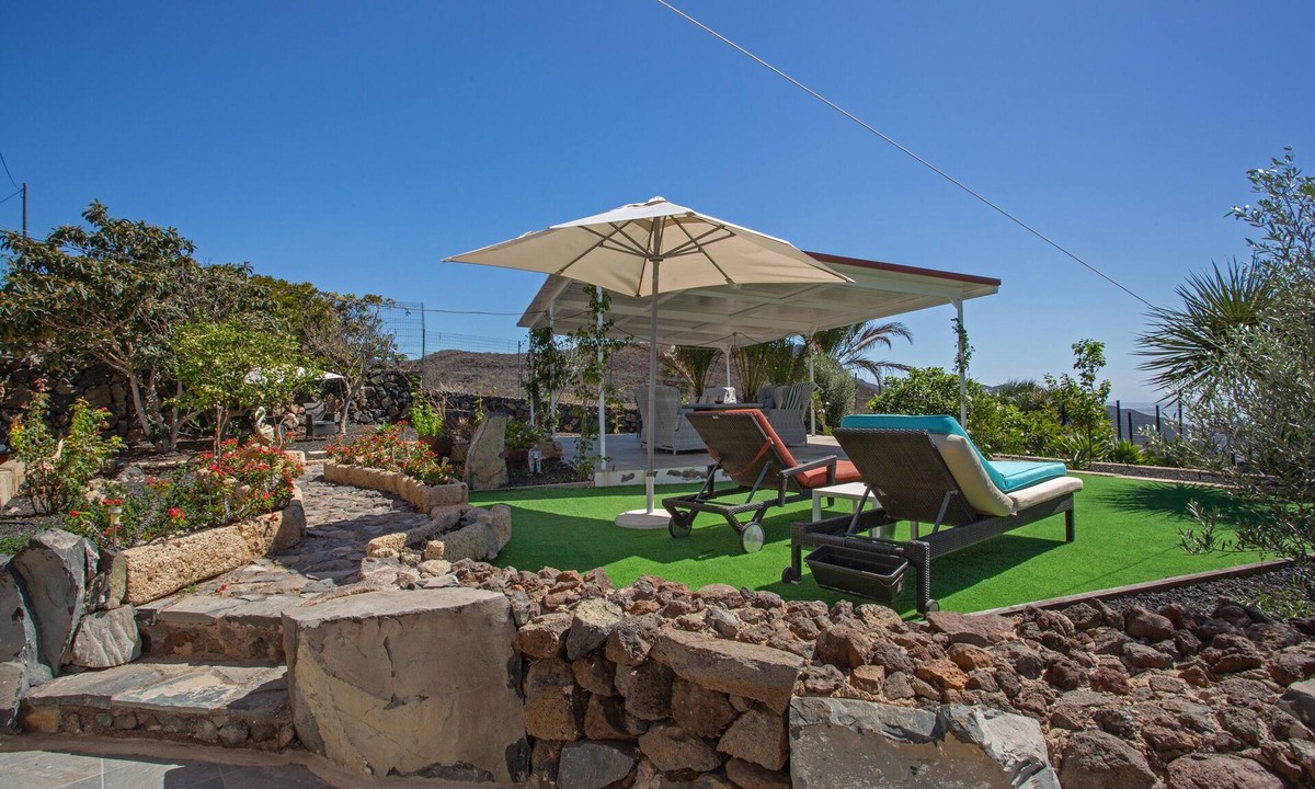 El Madronal House | Vacation Home 'Mi Casita De Chimaca' with Mountain View, Wi-Fi and Air Conditioning