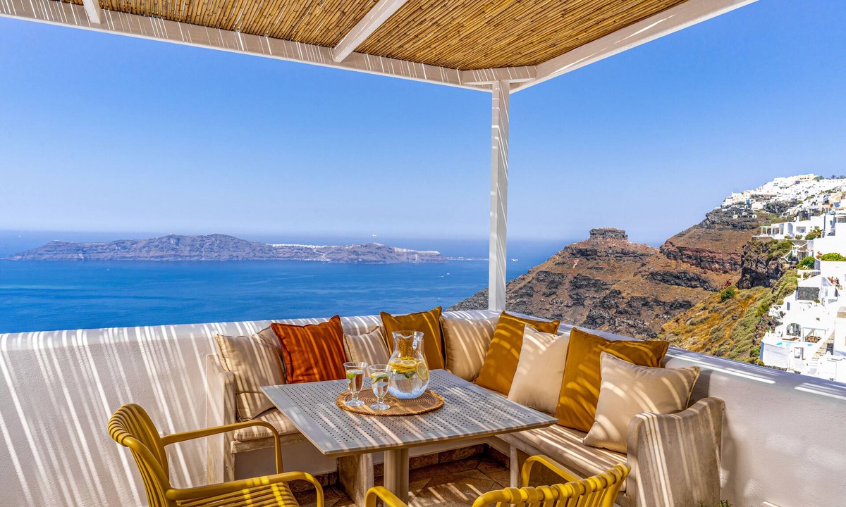Firostefani Apartment | Vacay Suites