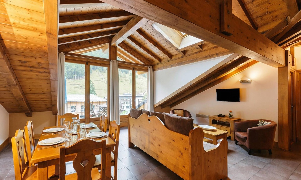 Vallorcine Apartment | Vallorcine Loriaz 43 Ski-In Retreat w/Shared Pool & Sauna, Vallorcine (Argentiere), France