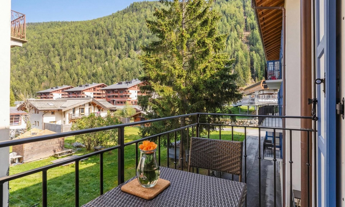 Vallorcine Apartment | Vallorcine Loriaz 11 Ski-In Retreat w/Shared Pool & Sauna, Vallorcine (Argentiere), France