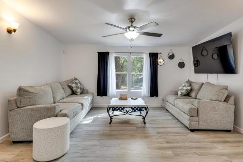 Valrico House | Valrico Retreat w/Fire Pit ~ 18 Mi to Tampa!