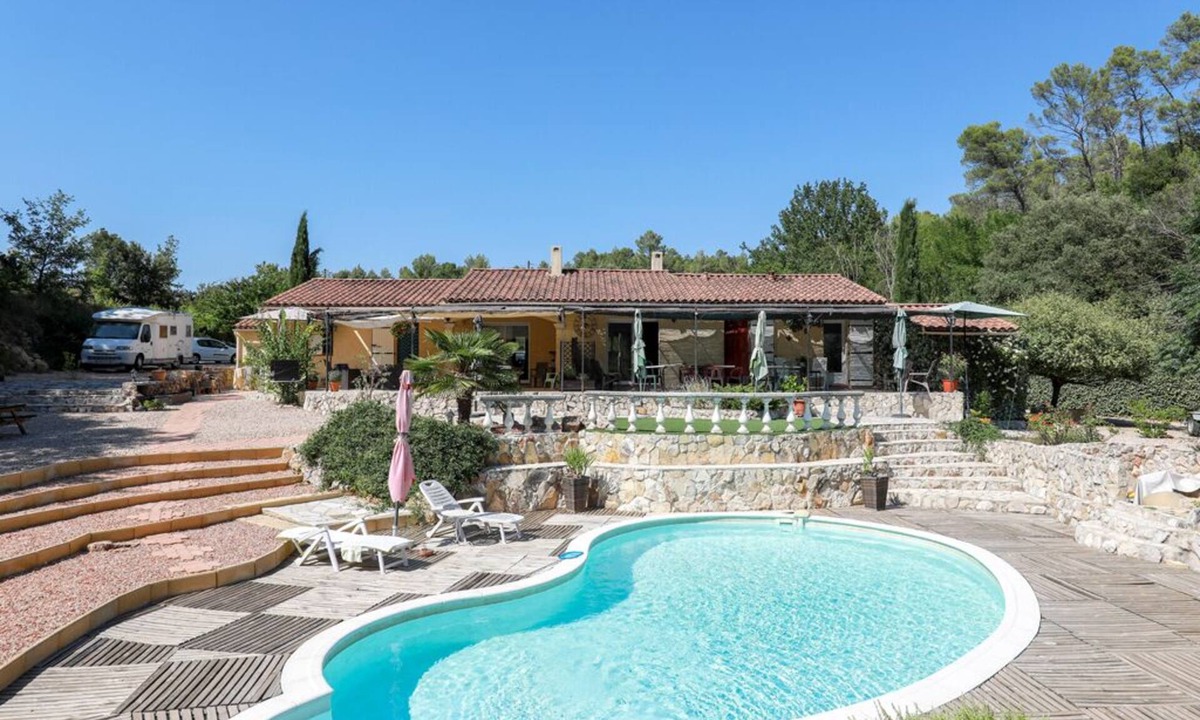 Varages Villa | Varages: LouParadisen quiet house in lush greenery with swimming pool