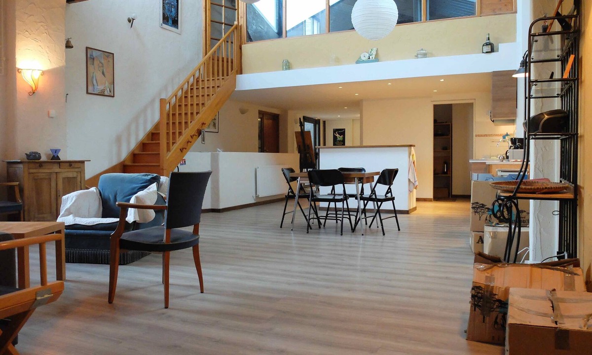 Aubenas Apartment | Vaste Logement, 163 m2 en Bord de Vieille Ville