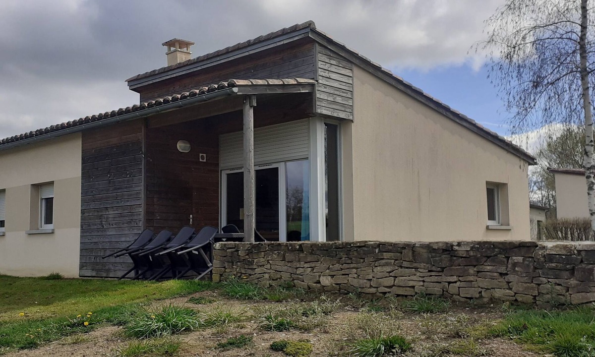 Magnac-Laval House | Veronica Gîte 6 pers. - Pond view - Indoor pool & free fishing for under-12s