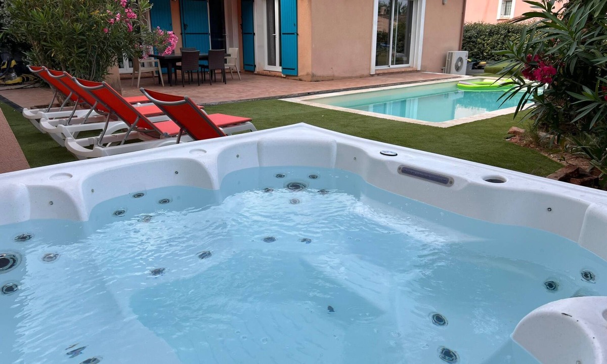 Taradeau House | Villa 3 Schlafzimmer beheizter Pool privater Jacuzzi by Interhome