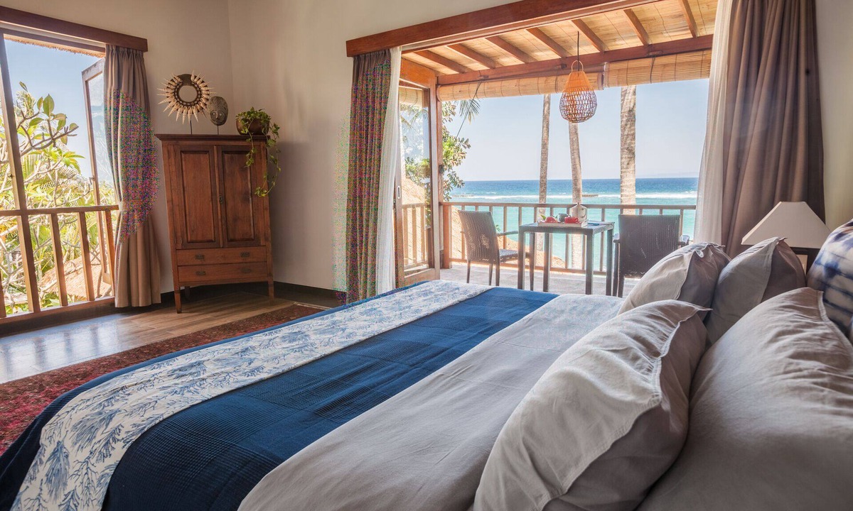 Candi Dasa Villa | Villa Anjani - Stunning Beachfront Paradise near Candidasa
