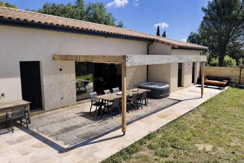 Montboucher-sur-Jabron Villa | Villa aux portes de la Provence