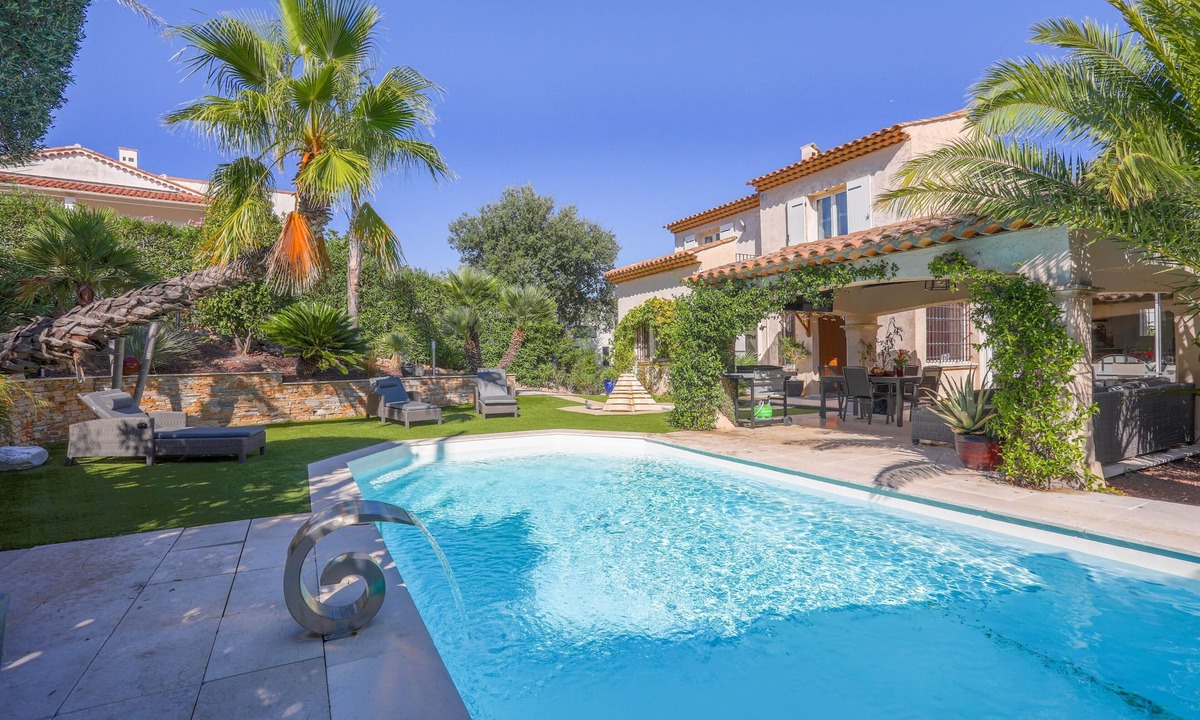 Saint-Aygulf House | Villa 'Complète Au Soleil D'Azur' with Sea View, Wi-Fi and Air Conditioning
