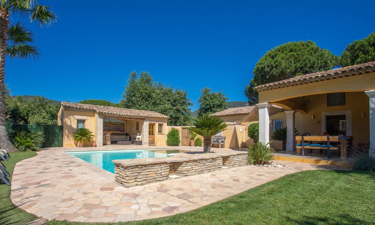 Les Brugassieres Villa | Villa 'D'Amour - Golfe De St Tropez' with Mountain View, Wi-Fi and Air Conditioning