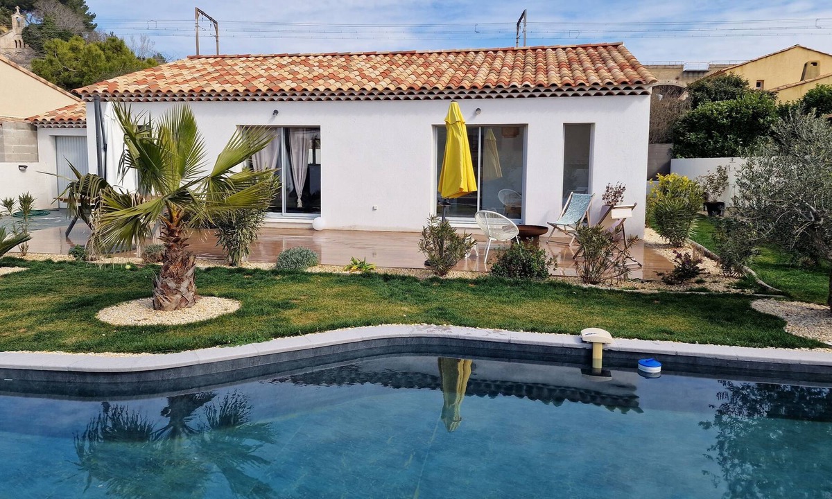 Saint-Chamas House | Villa de Charme à Saint-chamas au Bord de L'étang