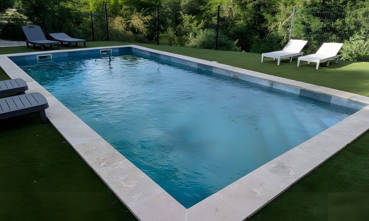 Montreal Villa | Villa 'Des Rives Et Chevaux 07' with Private Pool, Wi-Fi and Air Conditioning