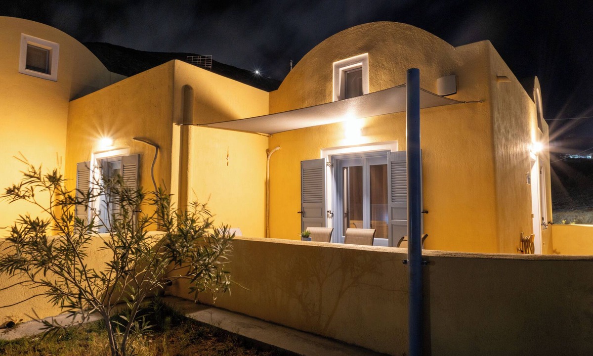 Kamari House | Villa Divina Private Traditional House