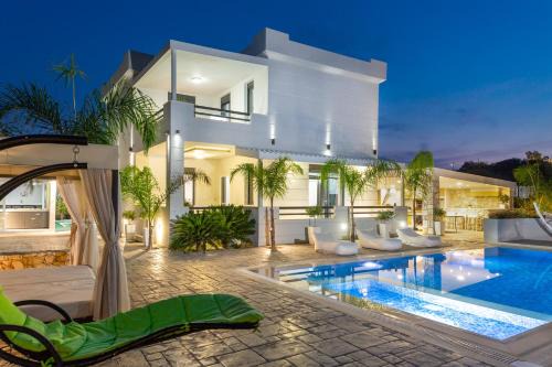 Misiria Villa | Villa Green Diamond - Private Heated Pool