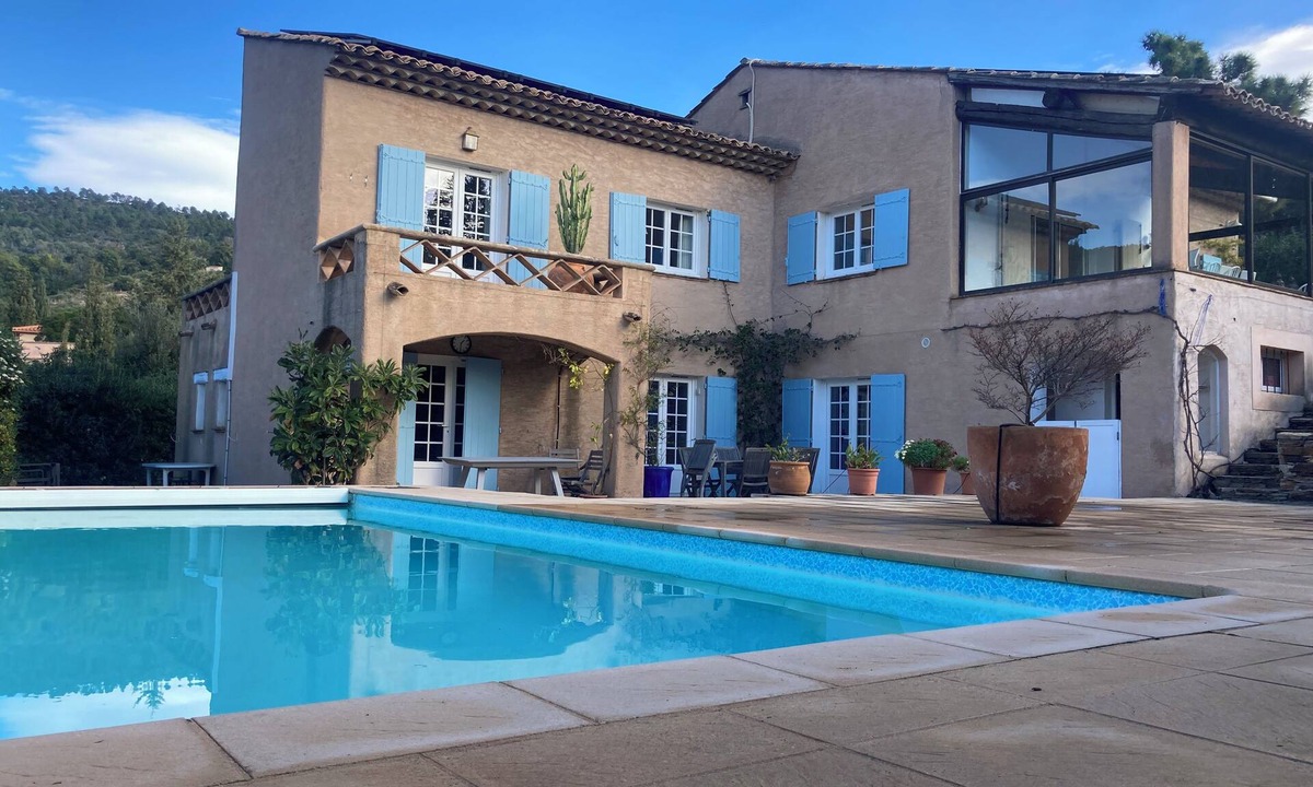 Rayol-Canadel-sur-Mer Apartment | Villa in garden level 6/8 pers on swimming pool 5 mn walk from the beach, in a quiet area