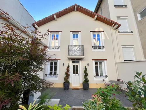 Quartier de France Villa | Villa La Roseraie