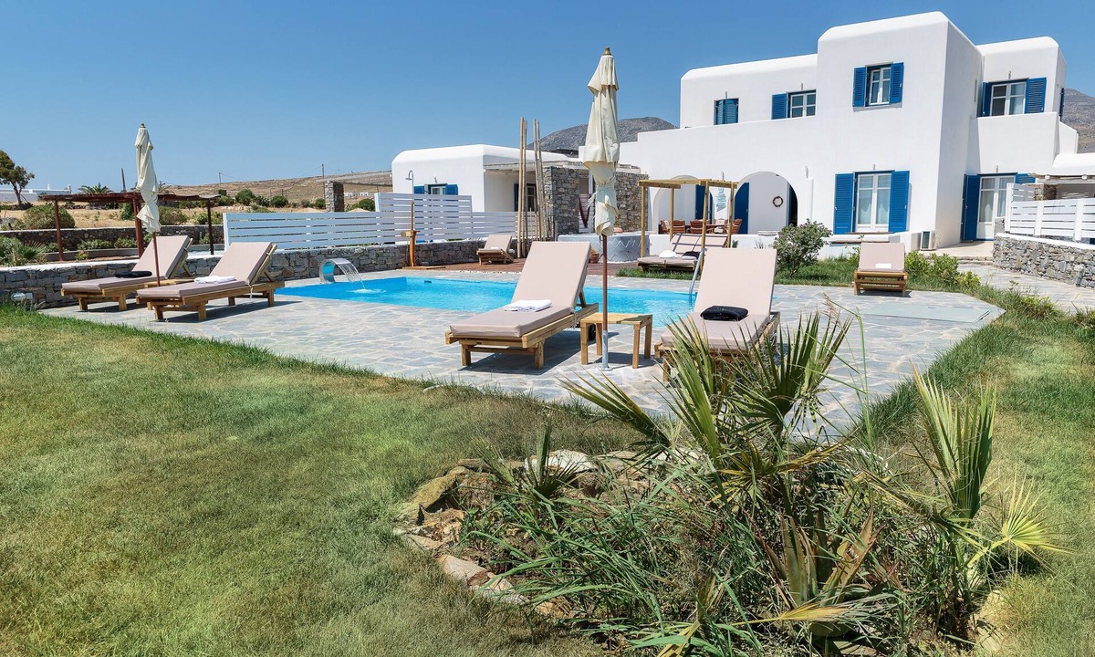 Logaras Villa | Villa Othis: enjoy 2 villas, 11 guests, 2 pools and sea views!