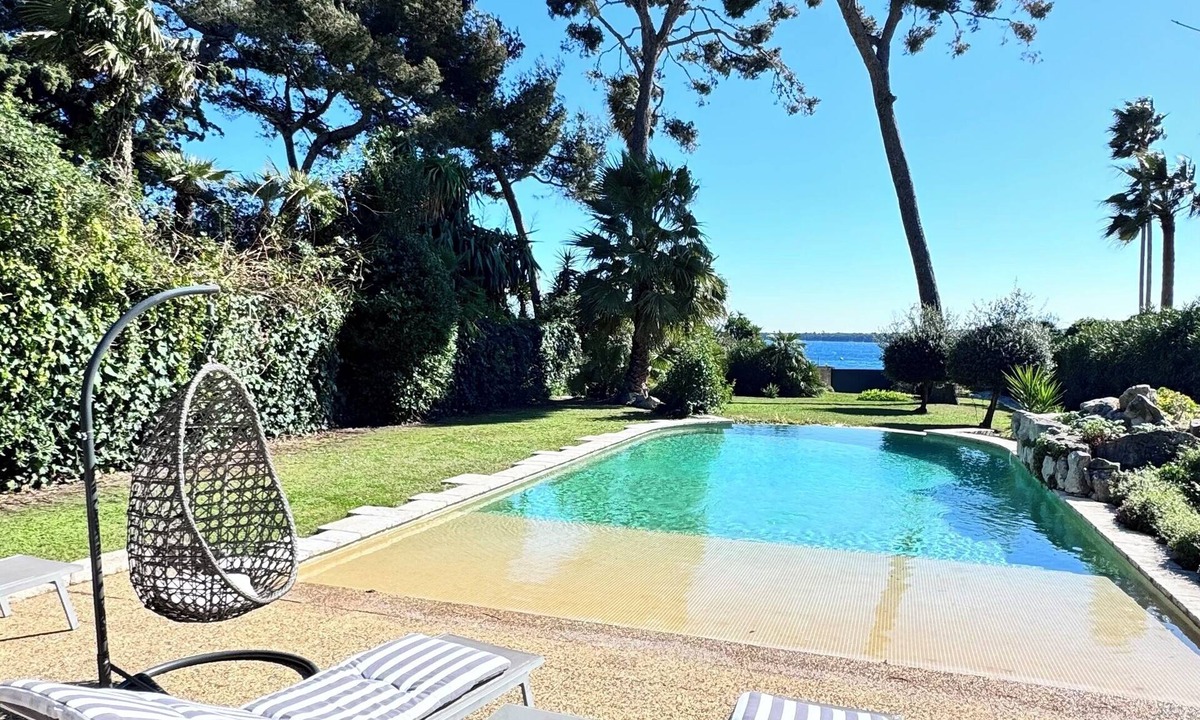 Pointe Croisette Villa | VILLA PALM BEACH sea front