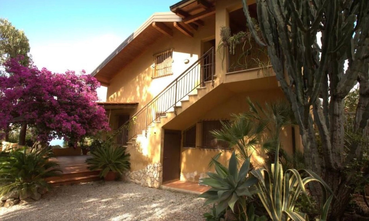 Marina di Zambrone Apartment | Villa Panorama Wohnung in privater Villa by Interhome