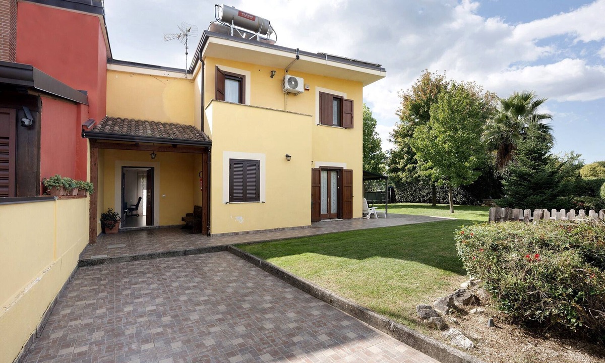 Ruviano Villa | Villa 'Relax' with Mountain View, Wi-Fi and Air Conditioning