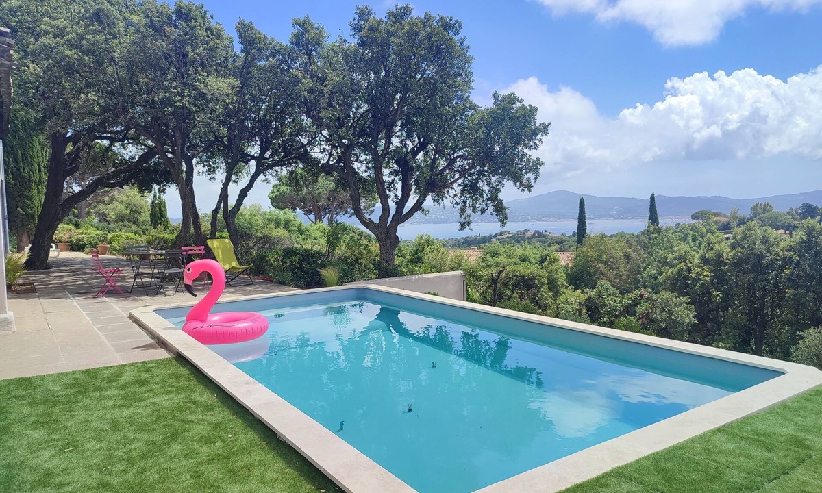 Grimaud Villa | Villa swimming pool sea view domaine Beauvallon Bartole