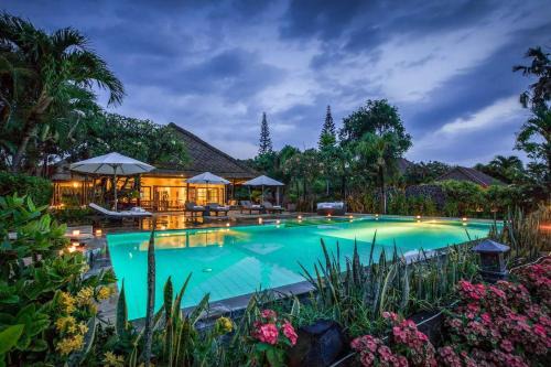 Dencarik Villa | Villa Taman Indah