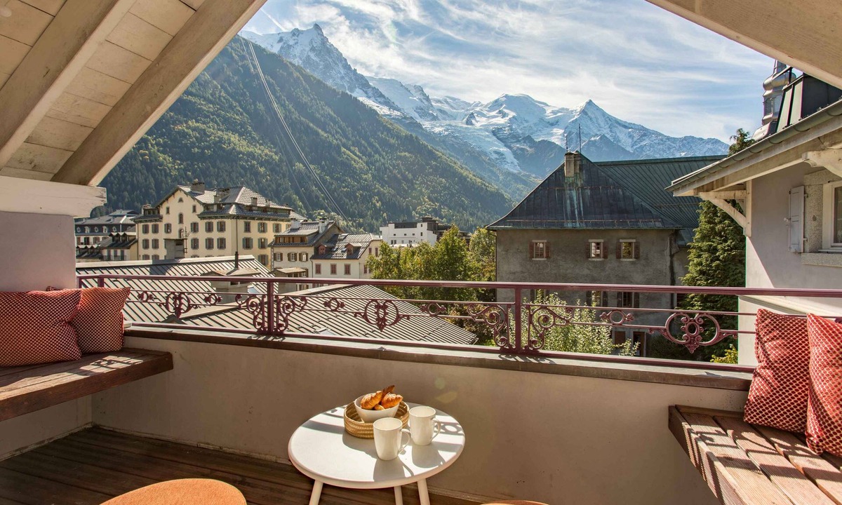 Chamonix City Centre Cottage | Villa Vallet Apartment - an apartment that sleeps 6 guests in 3 bedrooms
