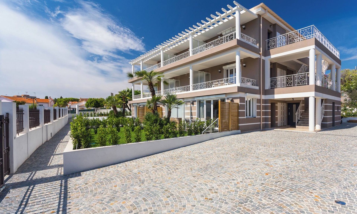 Villeneuve-Loubet Apartment | Villa Velvet