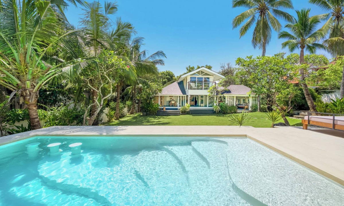Petitenget Villa | Villa Verona - Right behind Beach, Lush Garden