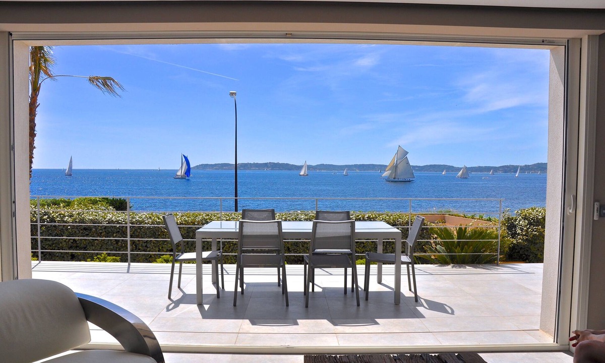 Sainte-Maxime City Centre Villa | VILLA very CENTRAL ; PANORAMIC SEA VIEWS ; Heated Pool ; Saint-TROPEZ VIEW !