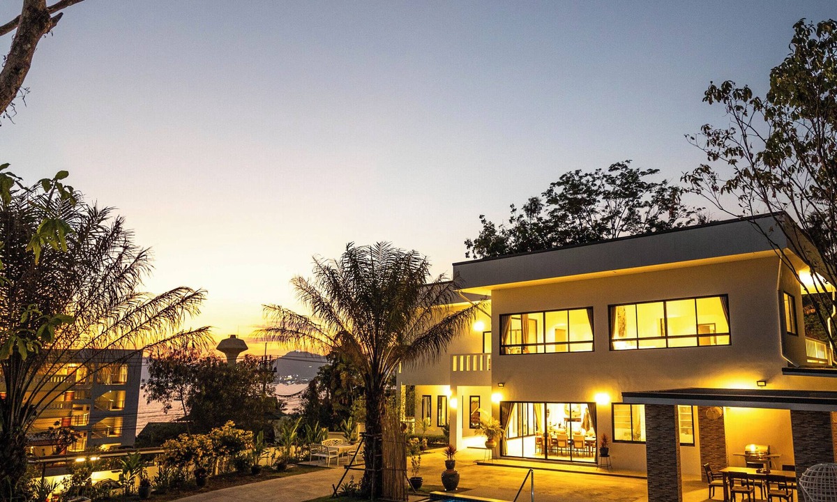 Wichit Villa | Villa with Jacuzzi &Stunning Seaview V30