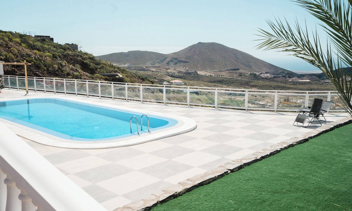 San Miguel de Abona Villa | Villa with private pool ideal for groups