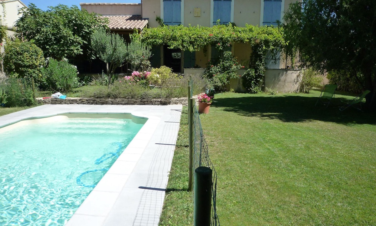Velleron Villa | Villa with swimming pool in small provencal village near l'isle sur la sorgue