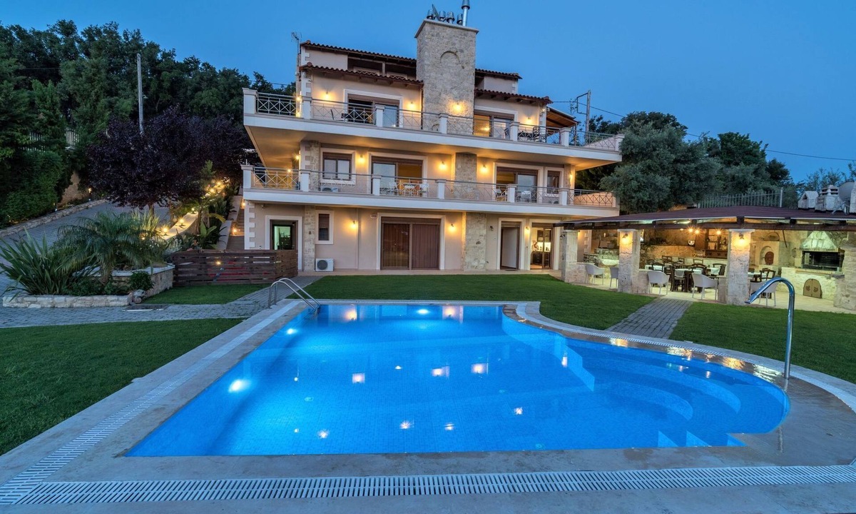 Kaloniktis House | Villa Zeus mit privatem Pool und Jacuzzi by Interhome
