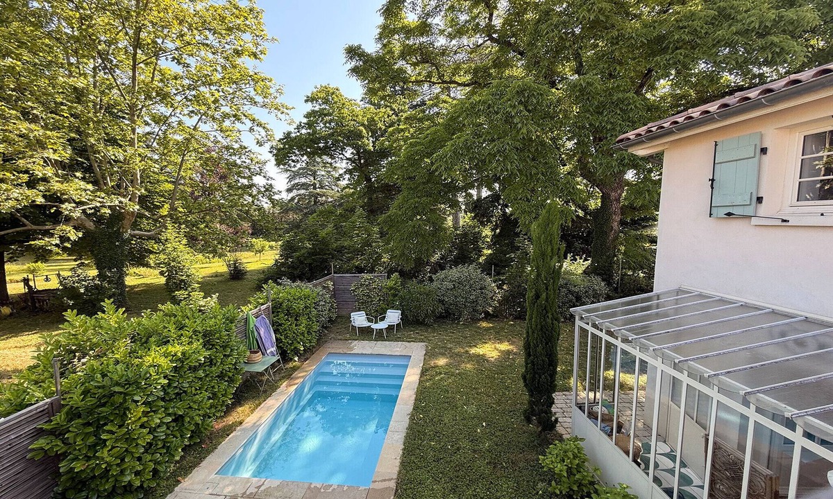 Saint-Genis-Laval House | Villageoise – Charming family home with a pool.
