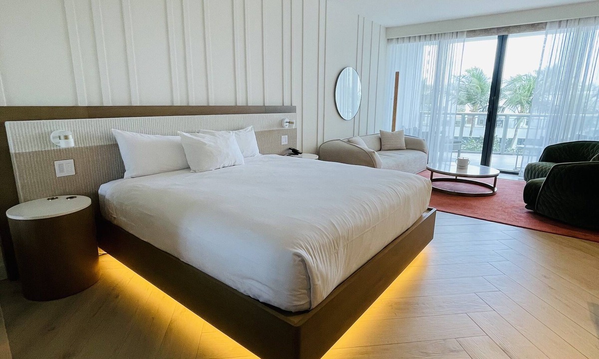 City Center Hotel | W Hotel South Beach residence suite with balcony