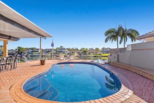 Helensvale Villa | Waterfront Home, Pool, Jetty, Helensvale